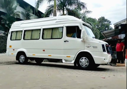 17 Seater Tempo Traveller